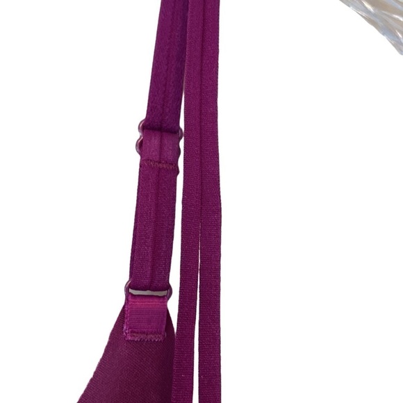 Victoria Secret Push Up Bra with front jeweled V. Size 34C
C - Picture 8 of 9